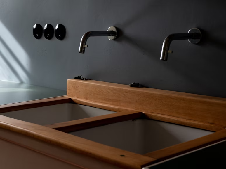A Minimalist Design Gives Undermount Sinks a Very Contemporary Look